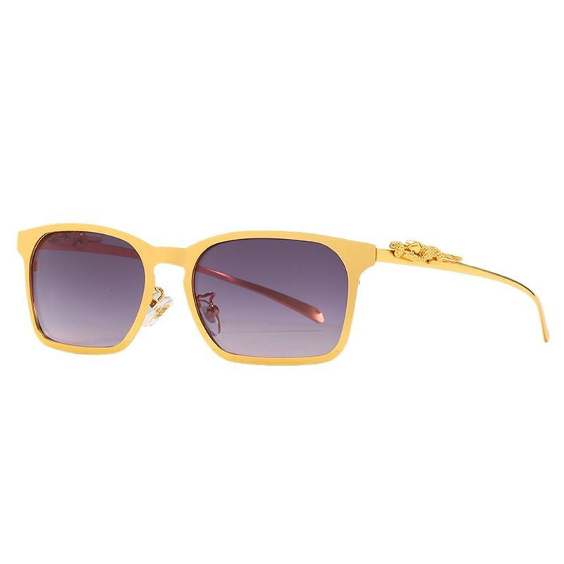 Women's fashionable oversized sunglasses with glamorous design and golden accents Bowlift