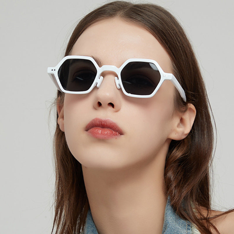 Women's hexagonal sunglasses in a modern design with protective lenses Bowlift