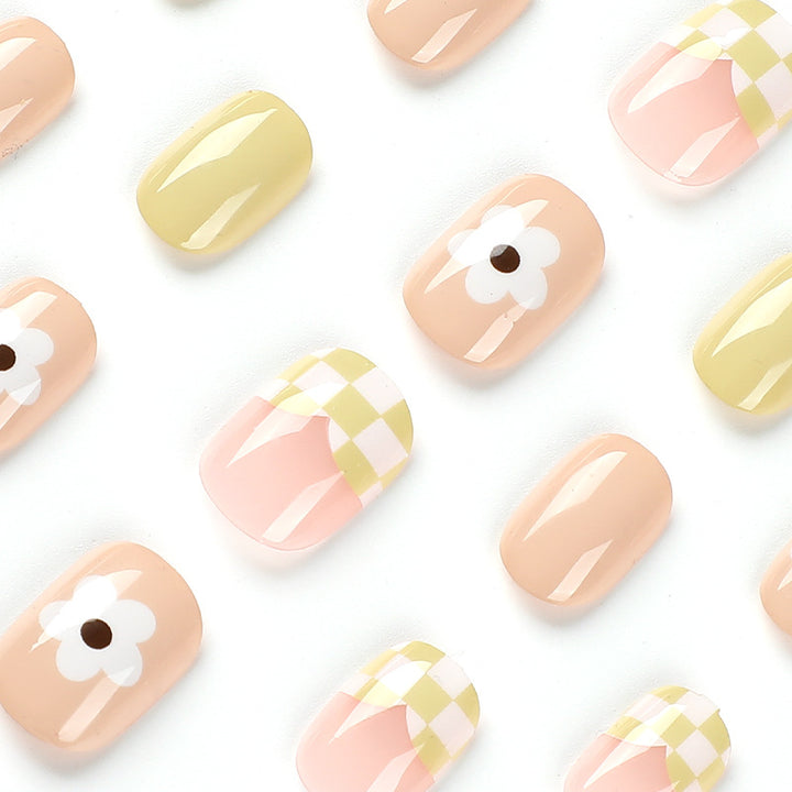 Artful nail art in modern design Bowlift