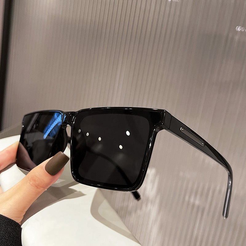 Ladies square sunglasses in elegant, modern design Bowlift