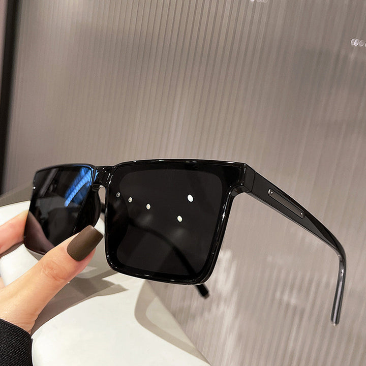 Ladies square sunglasses in elegant, modern design Bowlift