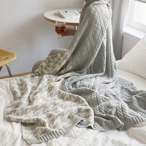 Women’s Knit Snuggle Blanket Bowlift