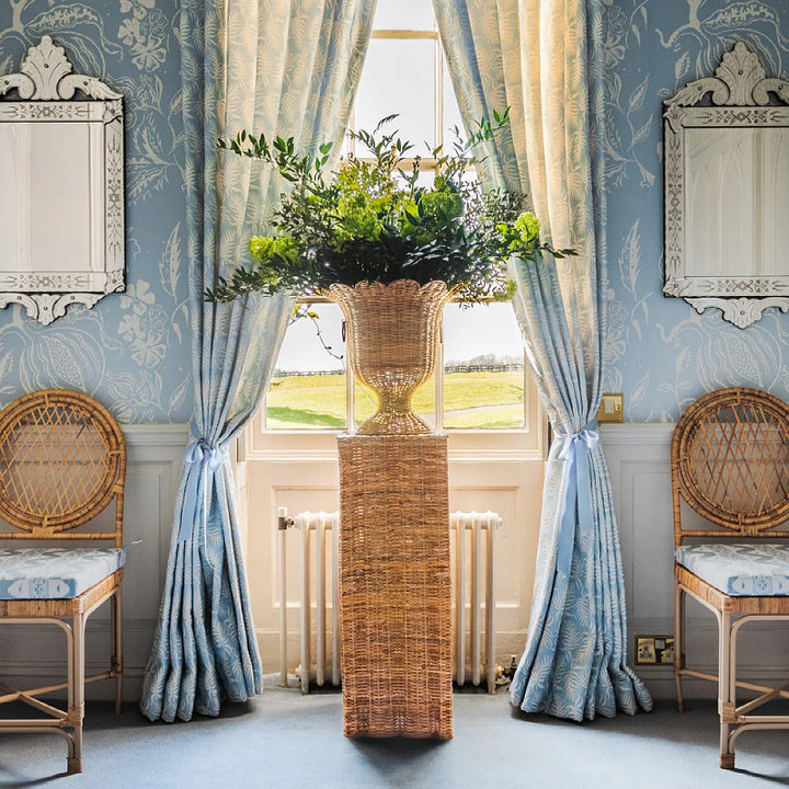 Decorative plant pot stand made of woven material Bowlift