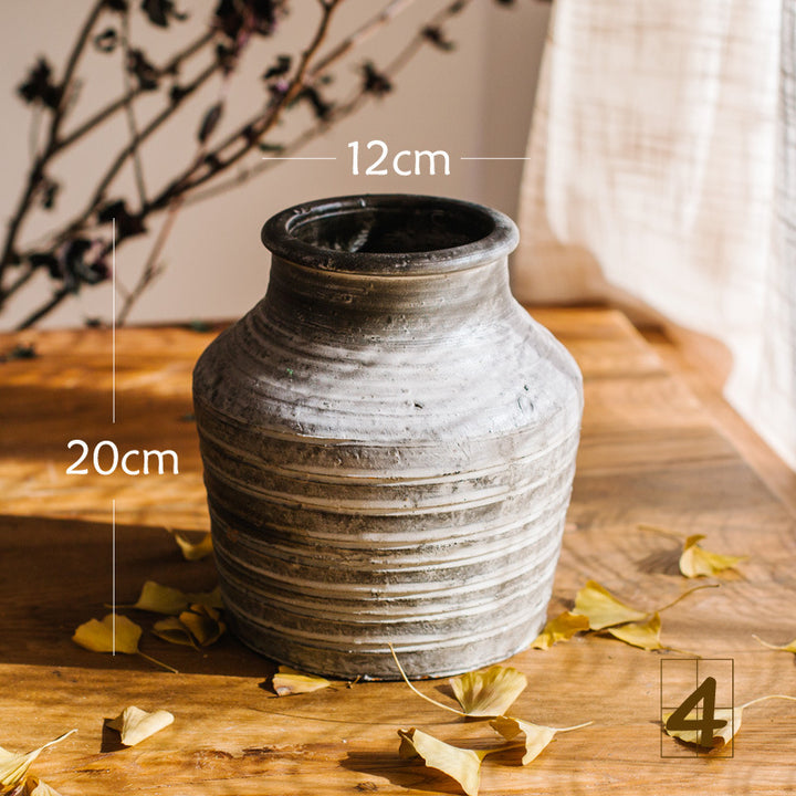 Rustic ceramic pot with handmade design Bowlift