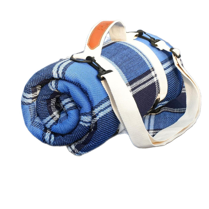 Unisex practical picnic blanket with carrying handle and water-repellent surface Bowlift
