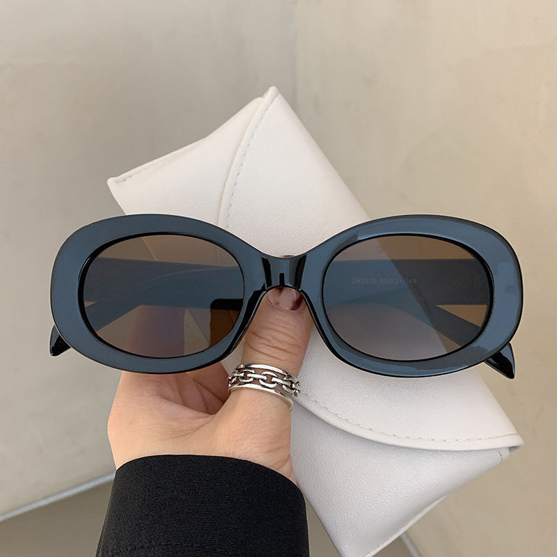 Ladies fashionable sunglasses in stylish oval design Bowlift