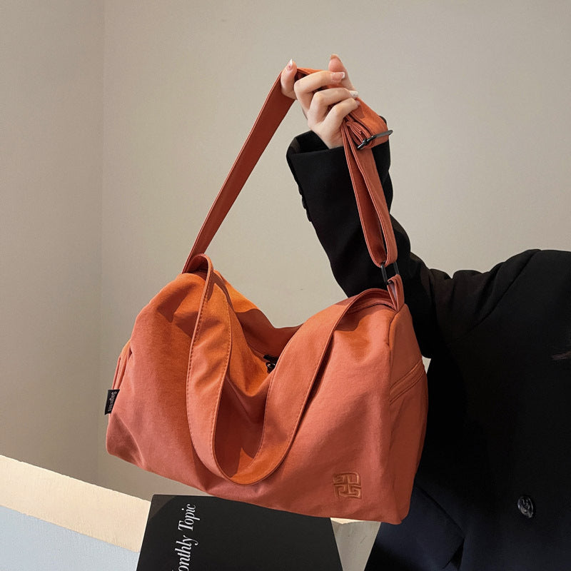 Multifunctional Sports Bag with Practical Carrying Options Bowlift