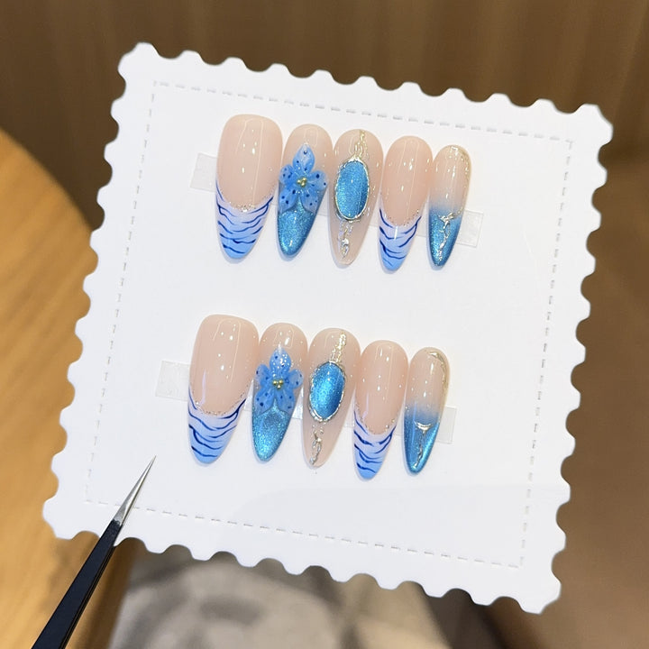 Artificial nails with exquisite flower and glitter patterns Bowlift