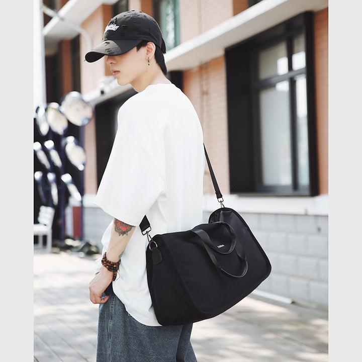 Sporty travel bag with ergonomic carrying handles and versatile compartments Bowlift