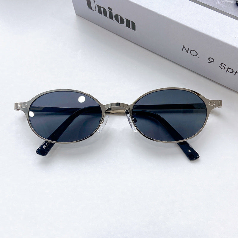 Fashionable Round Sunglasses with Elegant Golden Frame Bowlift