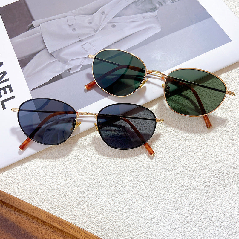 Fashionable Glasses in Elegant Design Bowlift