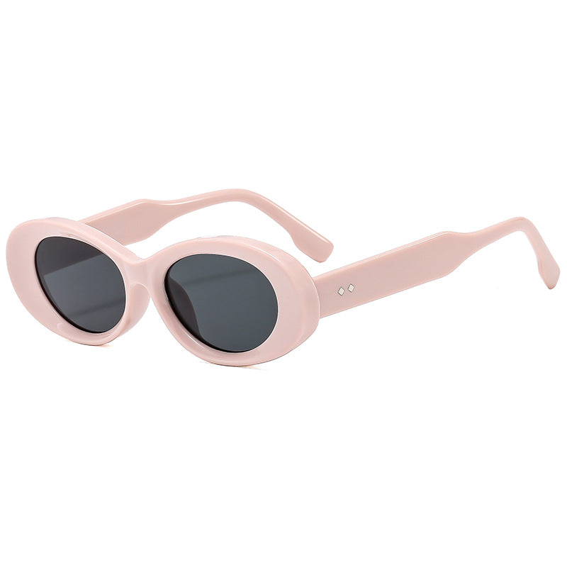 Women Retro-inspired Sunglasses in elegant oval design Bowlift