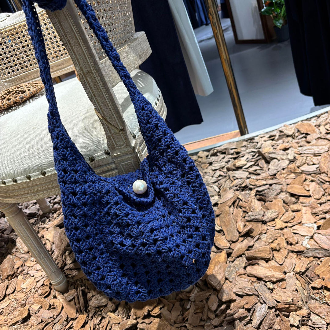 Handmade shoulder bag with bead closure Bowlift