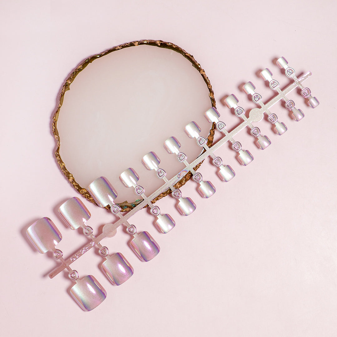 Iridescent Press-On Nail Art Set Bowlift