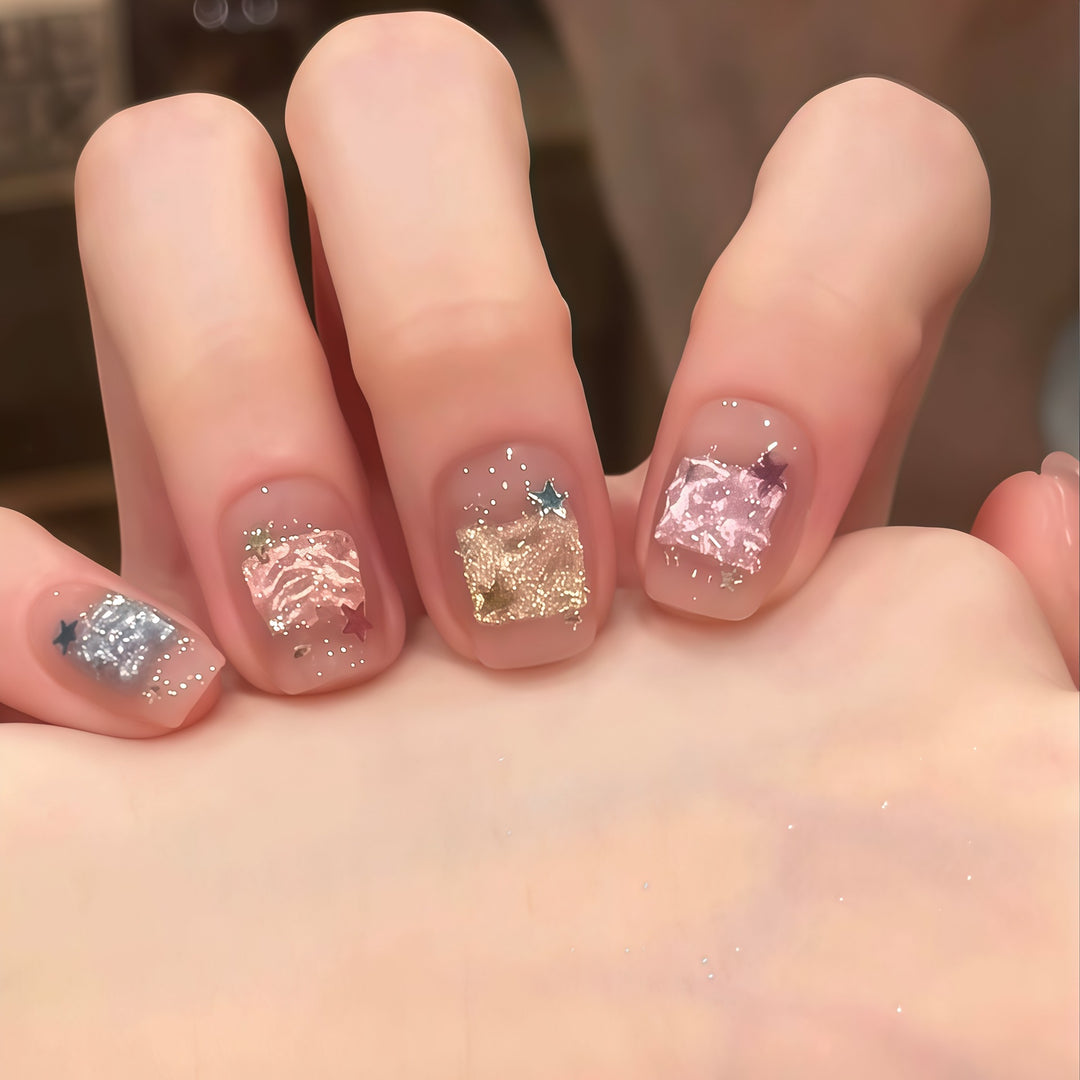 Artificial Nails in Innovative Glitter Design Bowlift