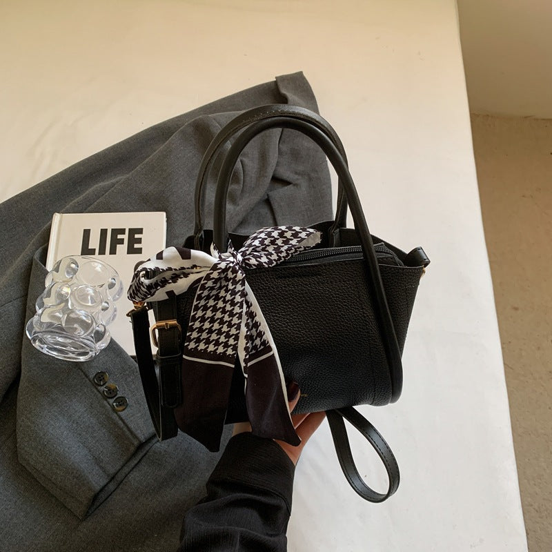Fashionable Structured Handbag Bowlift