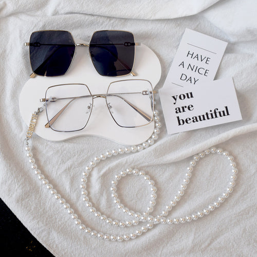 Chic Adjustable Pearl Eyewear Chain Bowlift