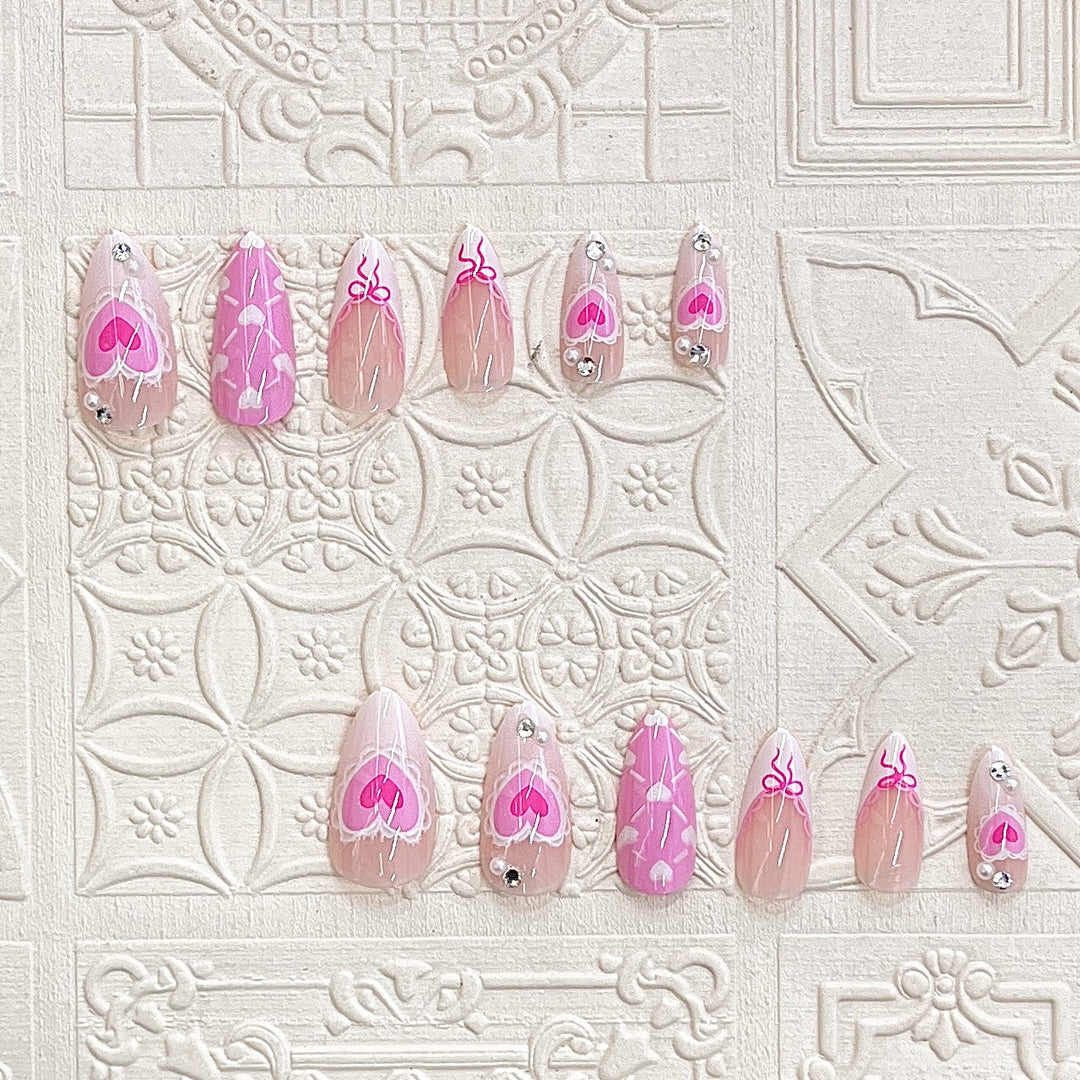 Artistic Press-On Nail Set with Romantic Heart Design Bowlift