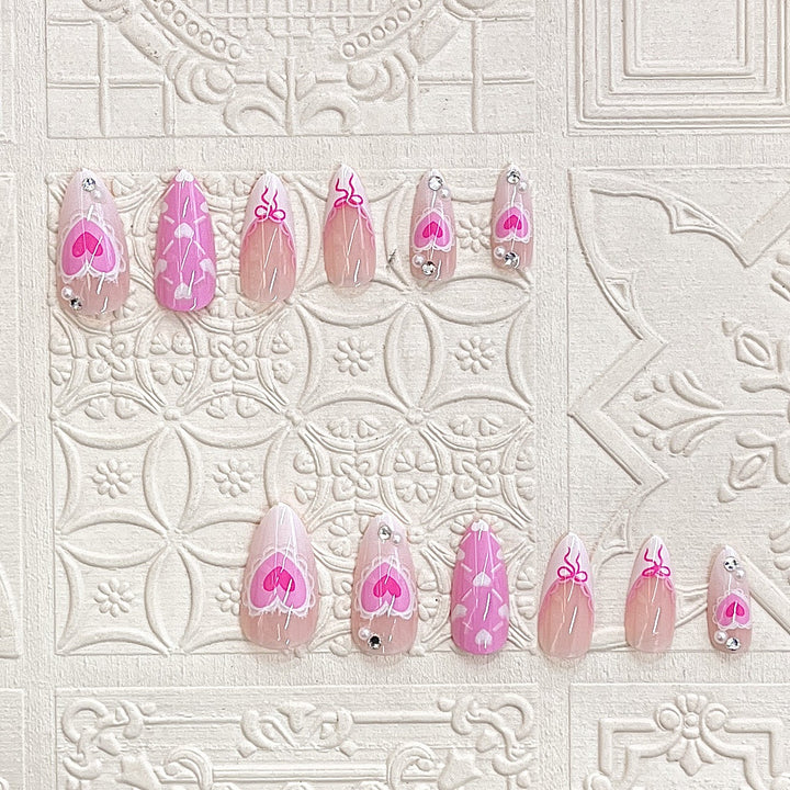Artistic Press-On Nail Set with Romantic Heart Design Bowlift