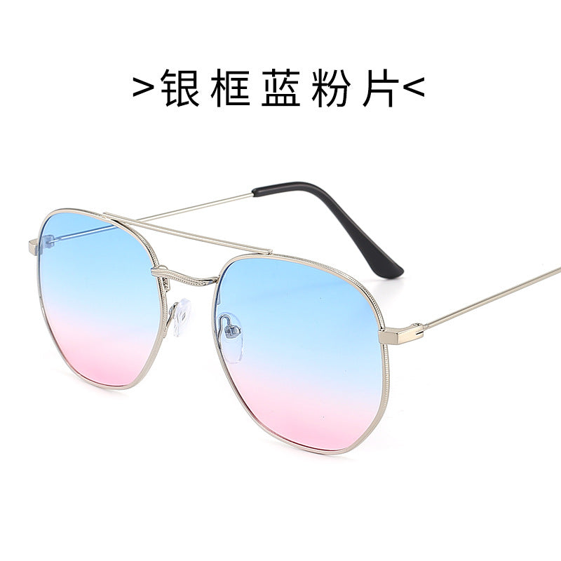 Ladies sunglasses with oval frame and protective gradient lens Bowlift