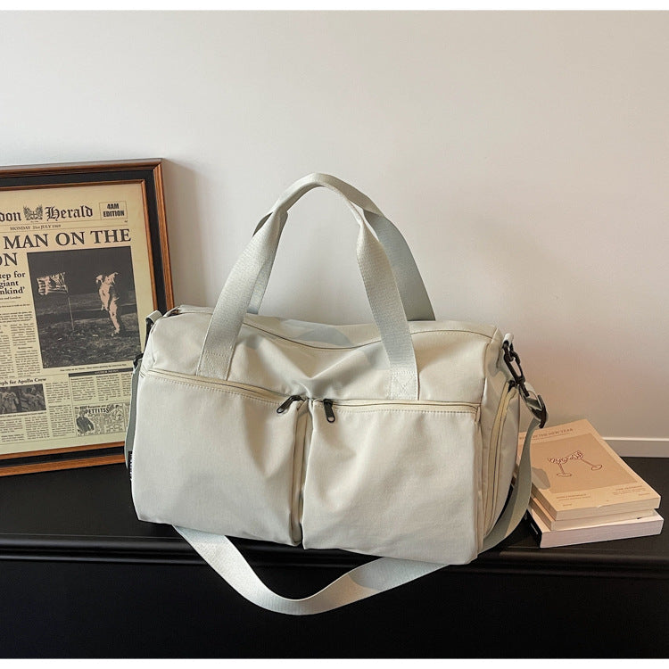 Sporty travel bag with expandable compartments Bowlift