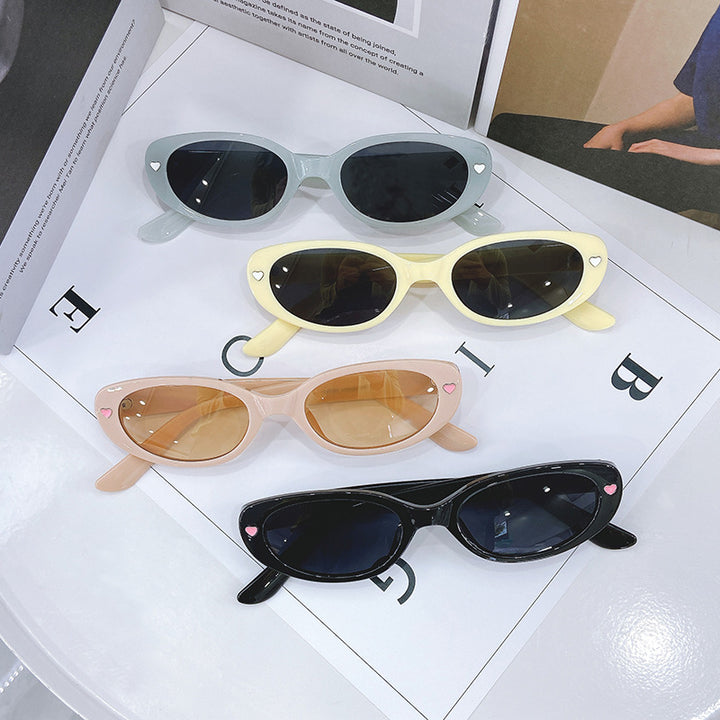 Fashionable Cat-Eye Sunglasses with Hearts Bowlift