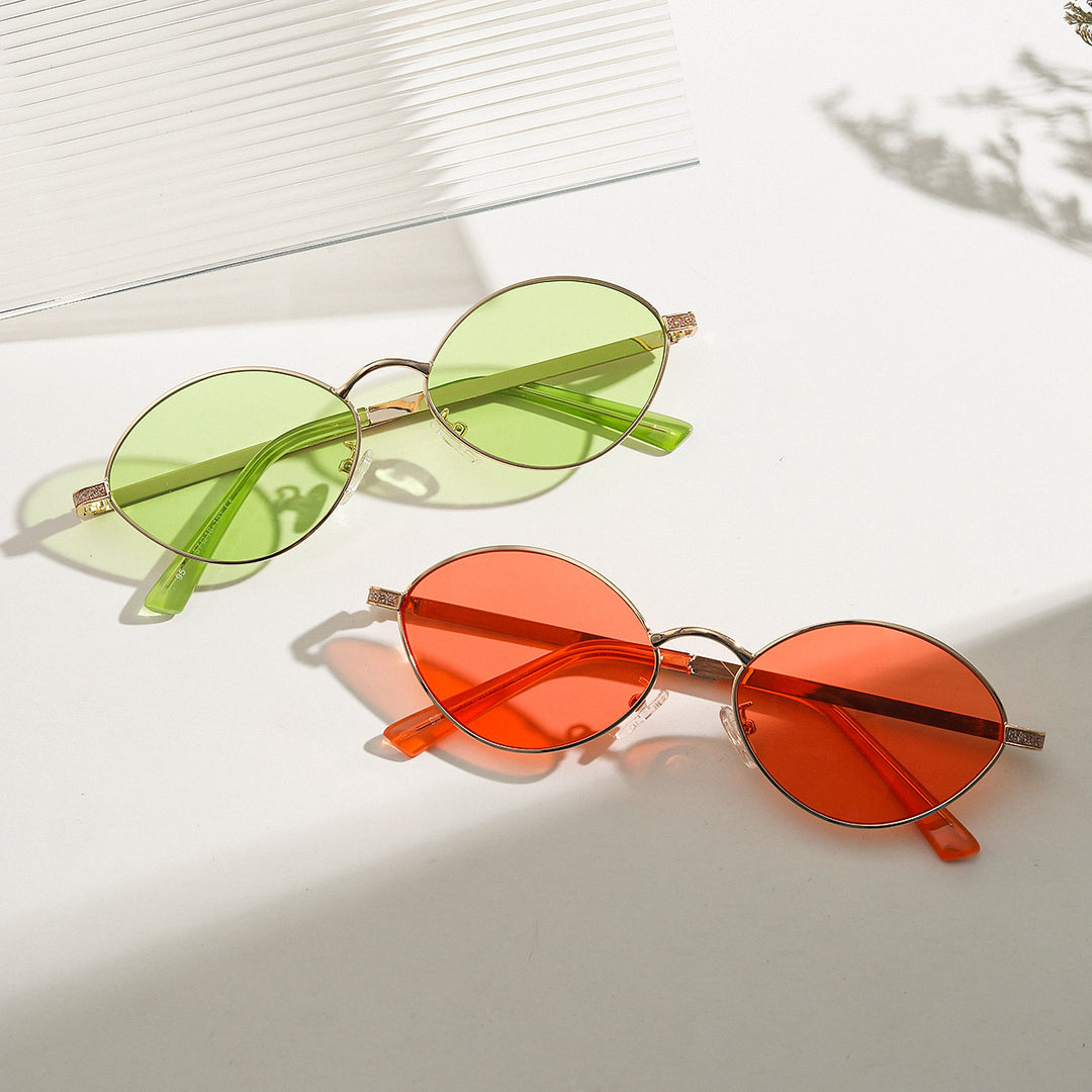 Women's fashionable round sunglasses with luxurious accents Bowlift