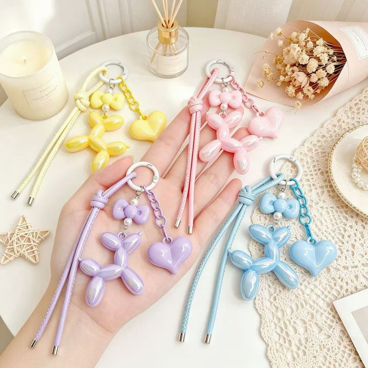 Playful keychain with heart and balloon dog Bowlift