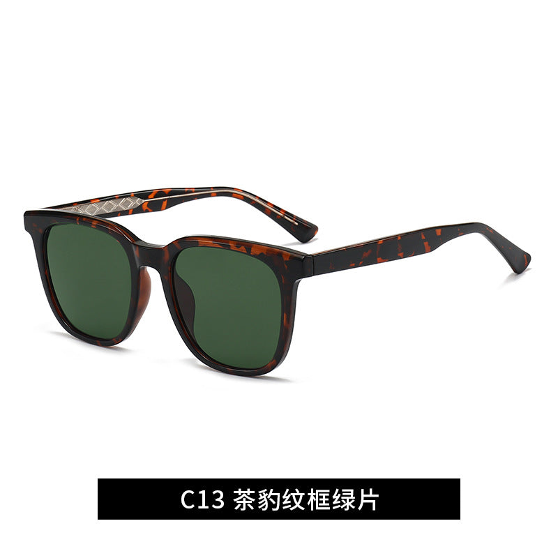 Ladies fashionable sunglasses in modern rectangular style Bowlift