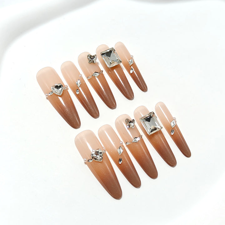 Artificial Nails in Sparkling Stiletto Style with Luxurious Accents Bowlift