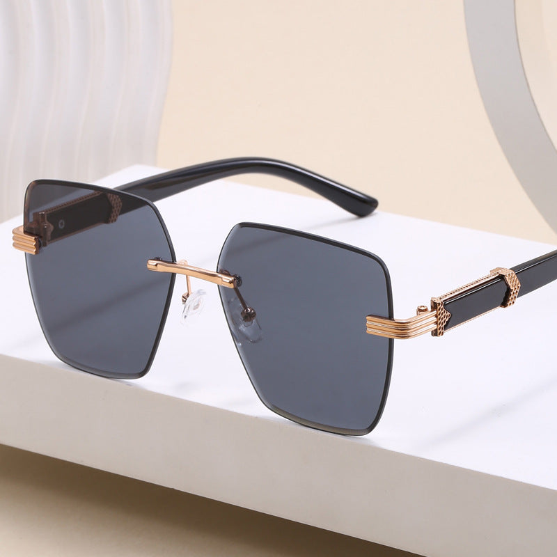 Ladies luxury sunglasses with unique frame and elegant accents Bowlift
