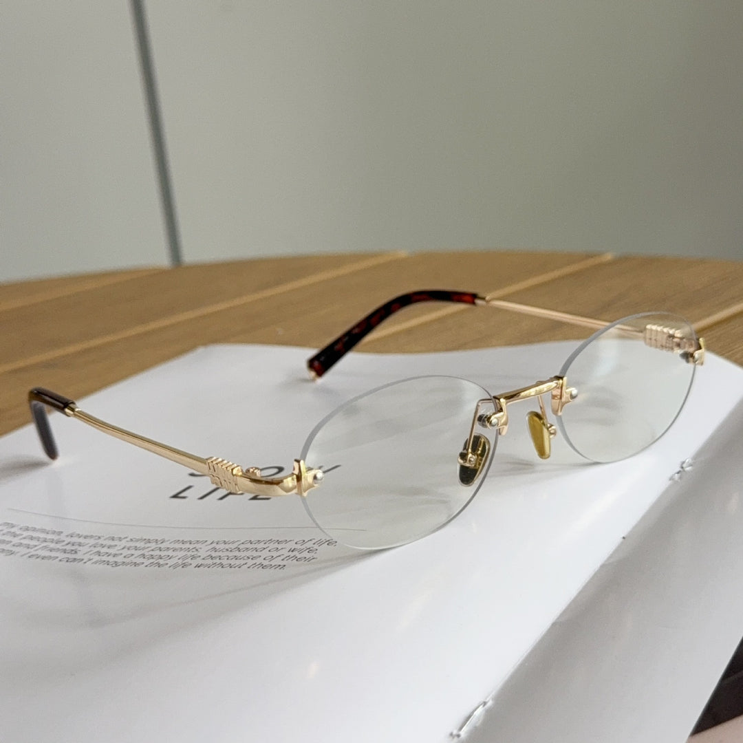 Chic Cat-Eye Frame Glasses Bowlift