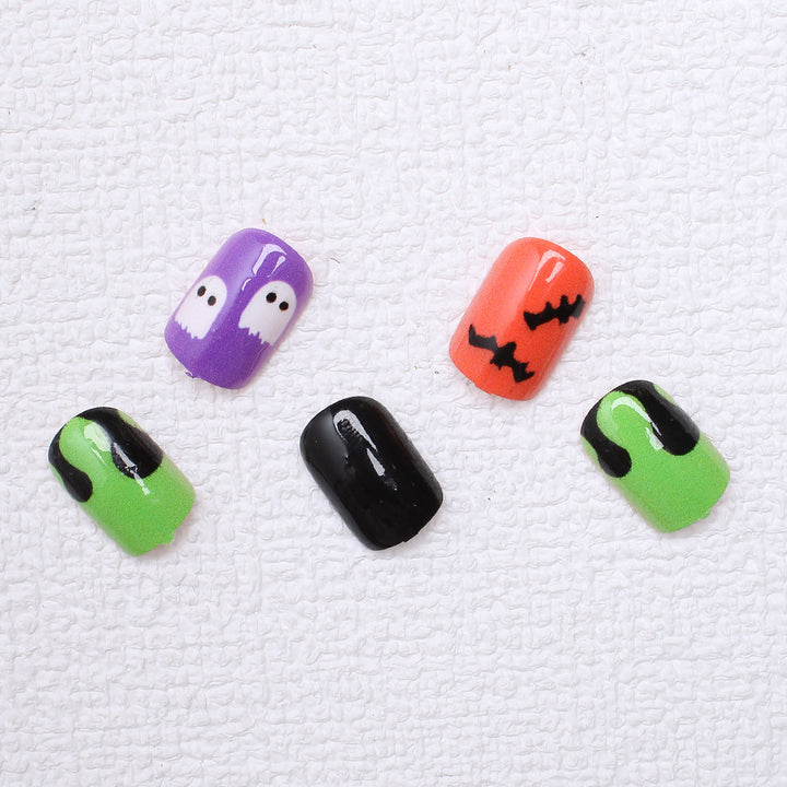 Nail art set with Halloween motifs and creative 3D accents Bowlift