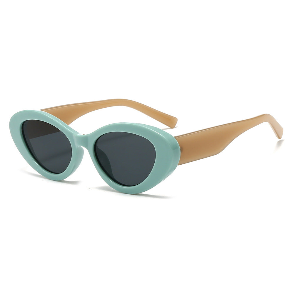 Women Elegant Sunglasses in Fashionable Design Bowlift