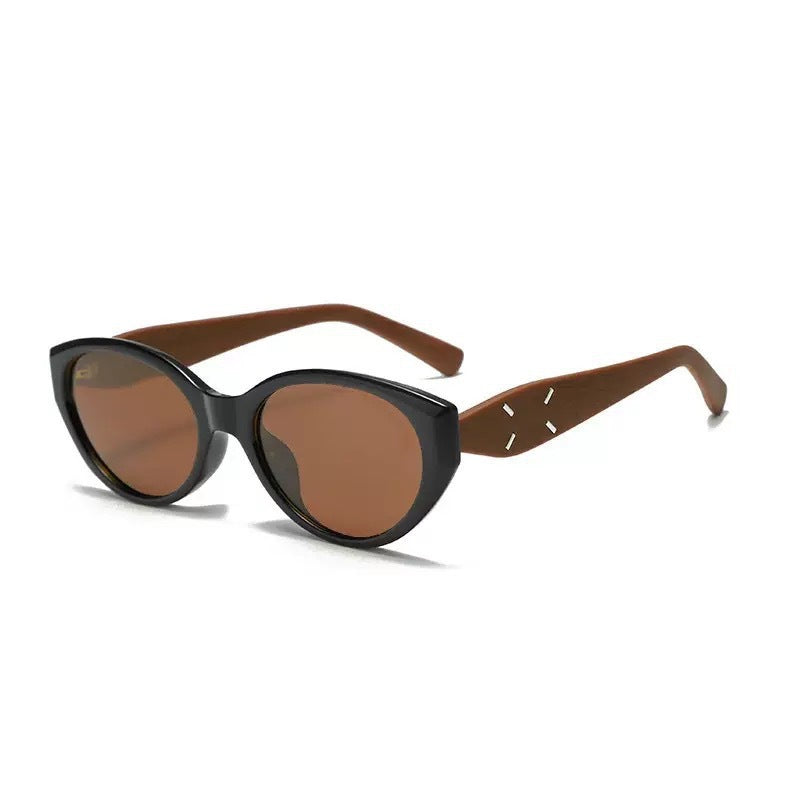 Fashionable Sunglasses in Elegant Cat-Eye Style Bowlift