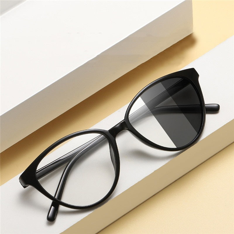 Women's trendy light-sensitive cat-eye glasses Bowlift