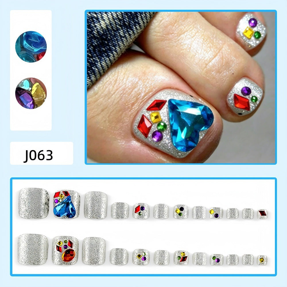 Nail art with glamorous 3D jewelry accents Bowlift