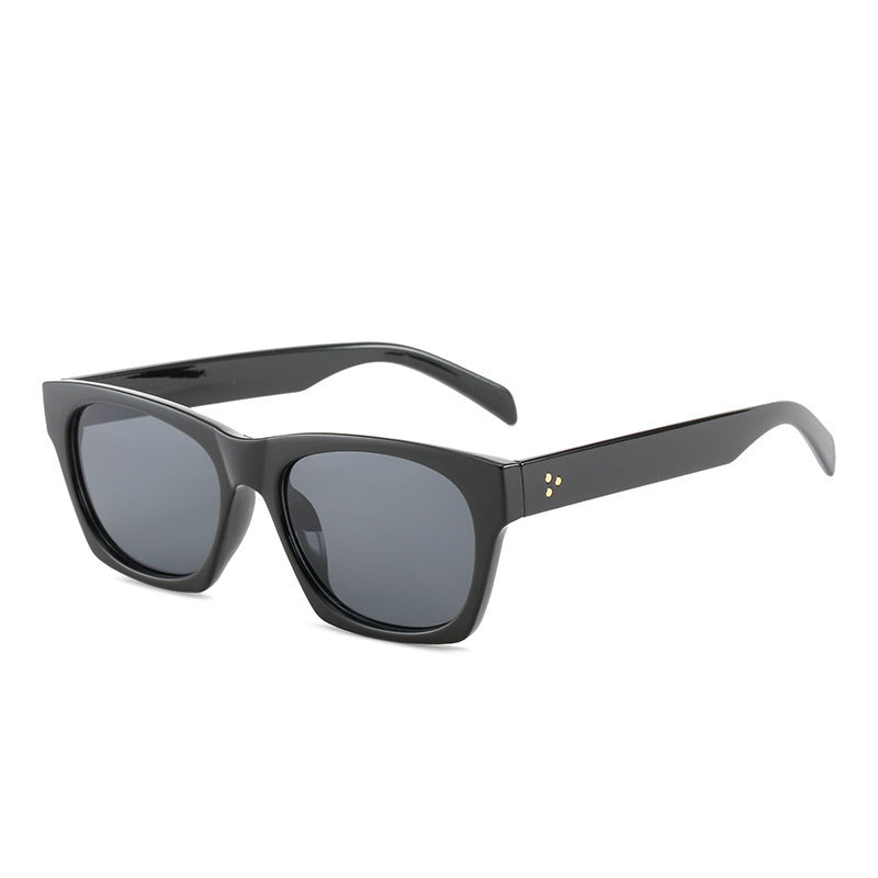 Retro-Inspired Chunky Sunglasses Bowlift