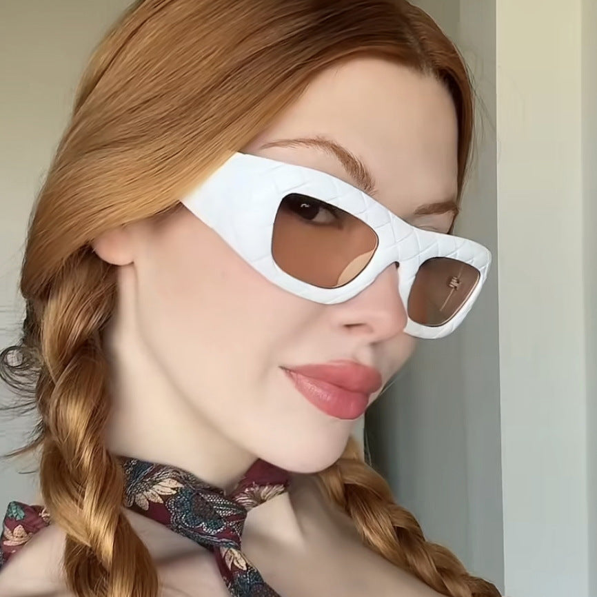 Ladies extravagant sunglasses with textured frame Bowlift