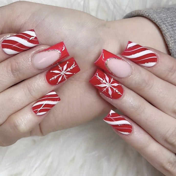 Festive Winter-Themed Nail Art Design Bowlift