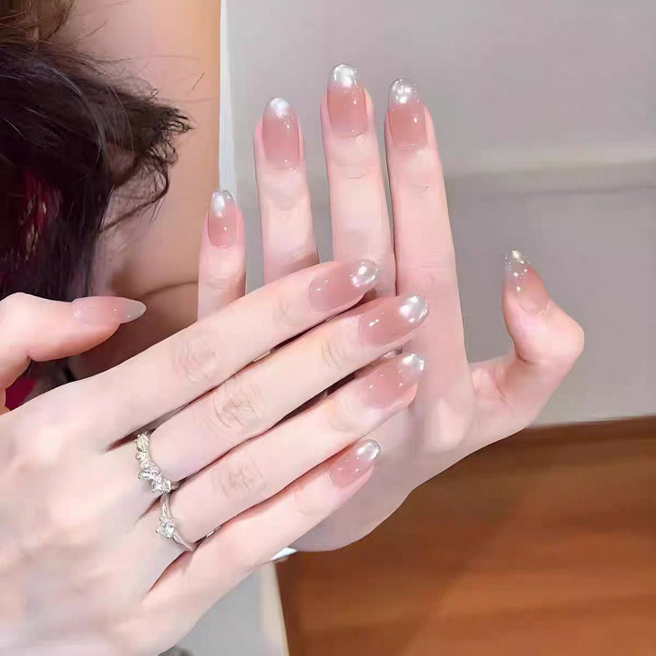 Artificial nails in elegant ombre design Bowlift