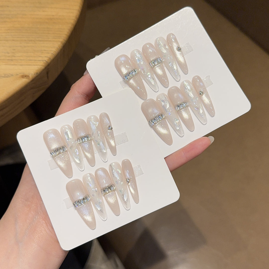 Artificial nails with elegant effect accents Bowlift
