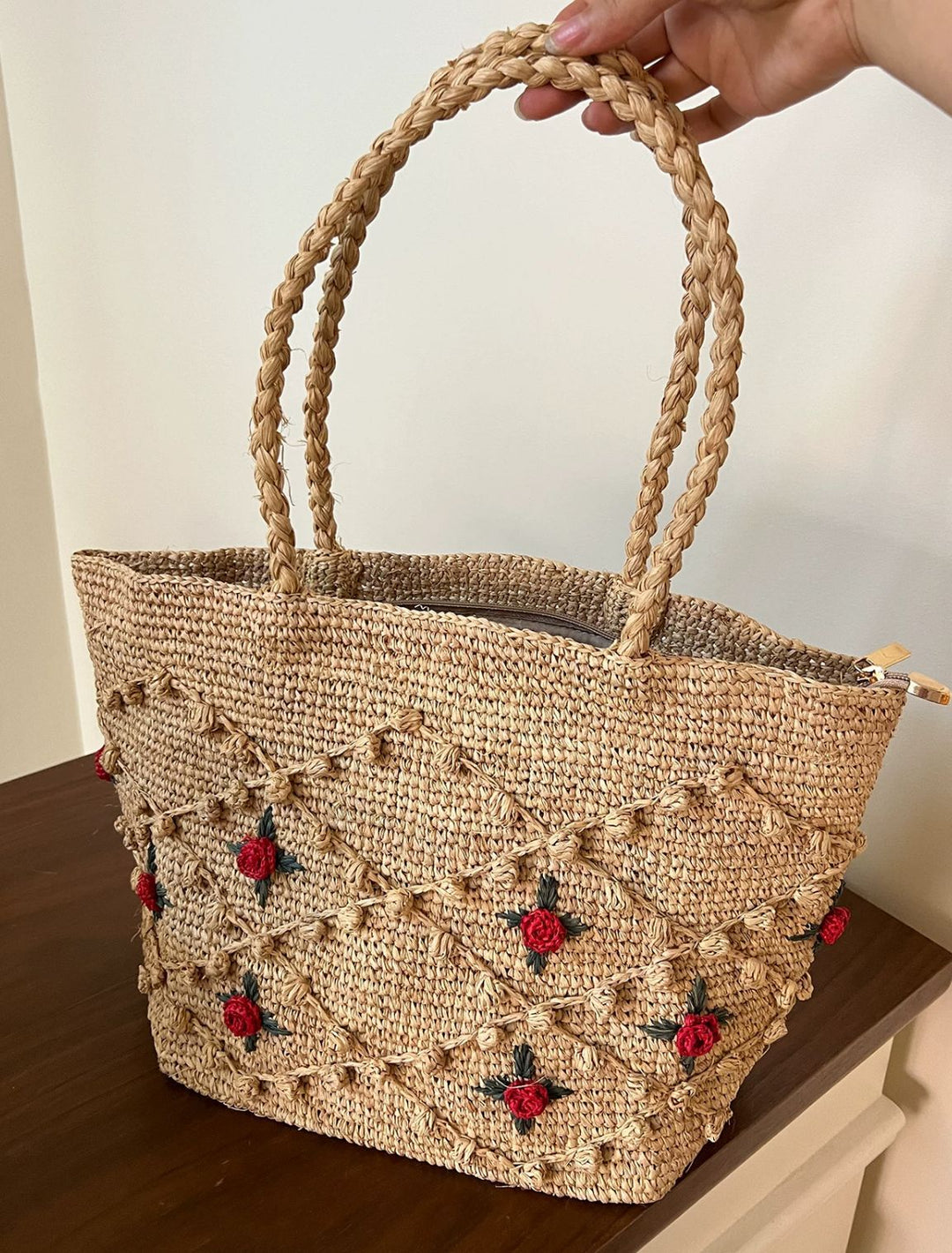Handmade straw bag with fashionable striped pattern Bowlift