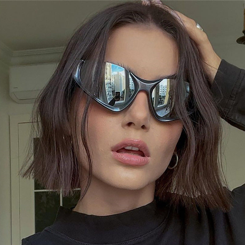Women's sporty sunglasses with aerodynamic design Bowlift