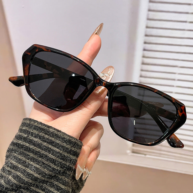 Women's fashionable Cat-Eye sunglasses Bowlift