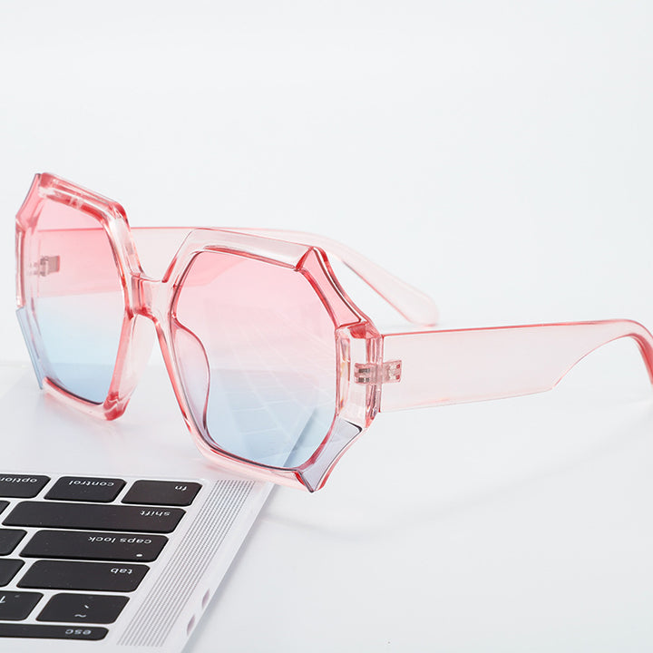 Ladies fashionable sunglasses with faceted frame Bowlift