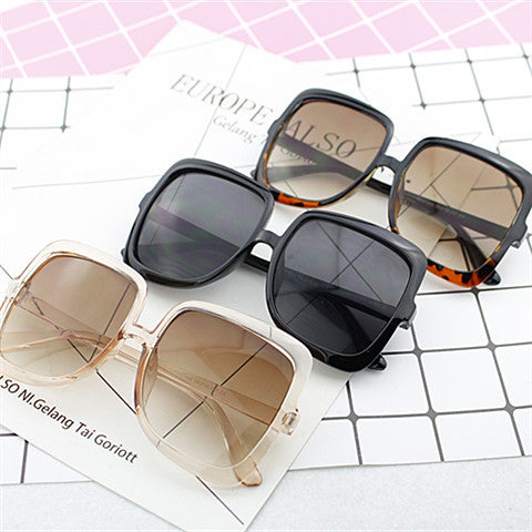 Women’s Geometric Sunglasses in Modern Design Bowlift