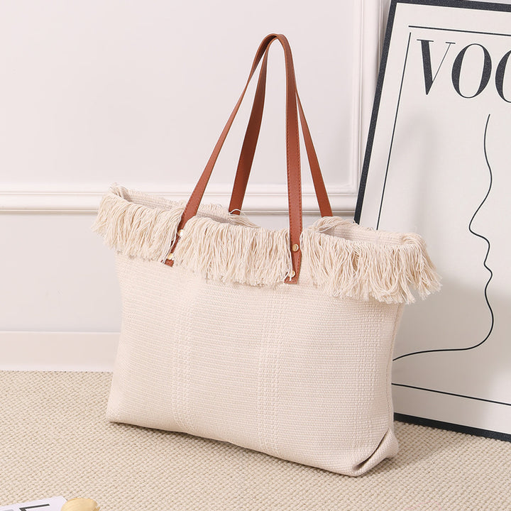 Beach bag with eye-catching fringe edge Bowlift