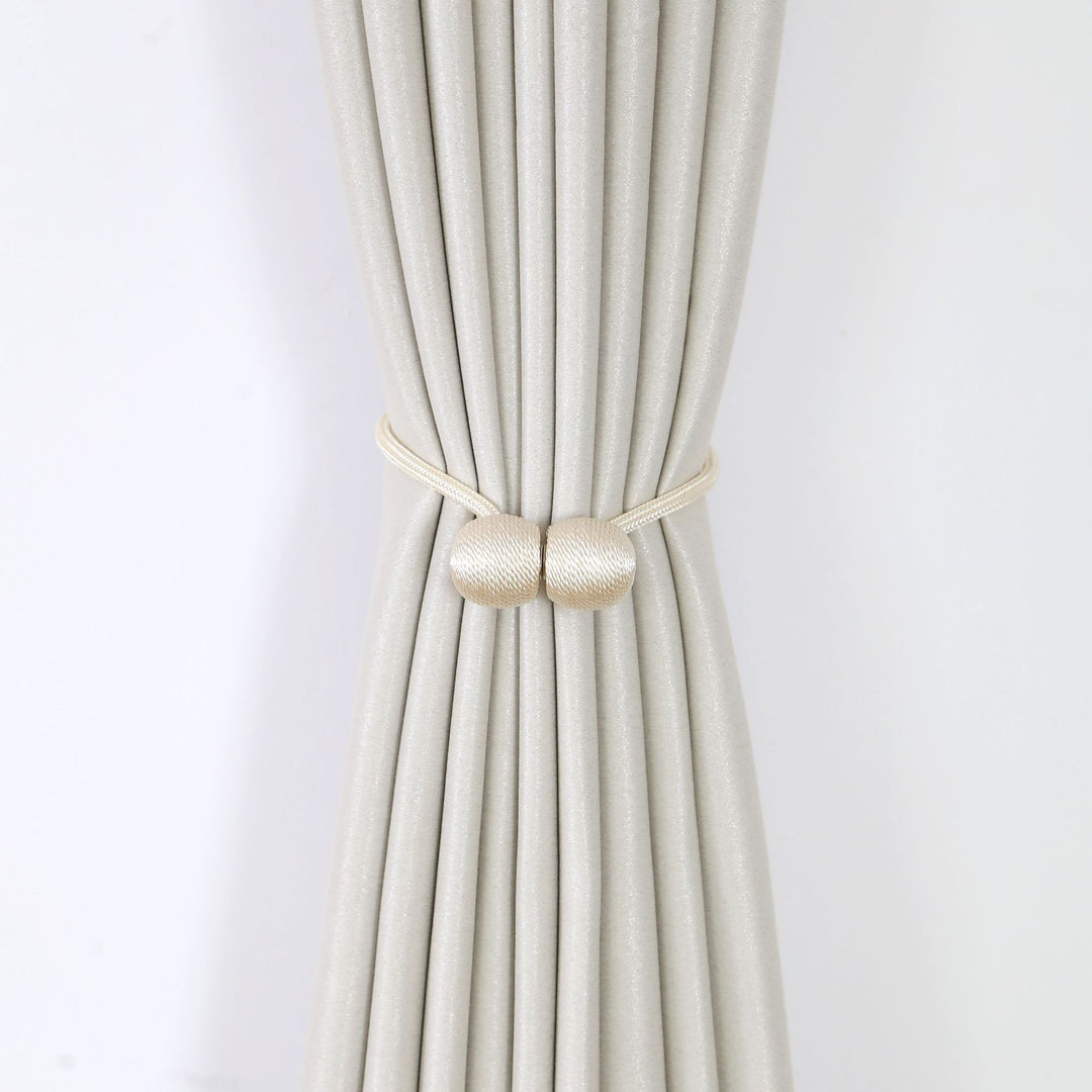 Decorative curtain tieback Bowlift