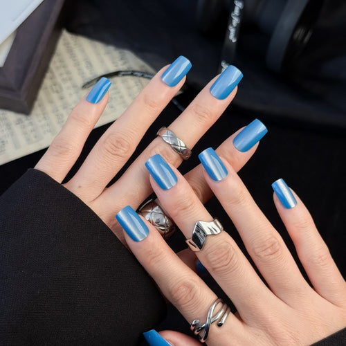 Elegant Lacquered Artificial Nails Bowlift